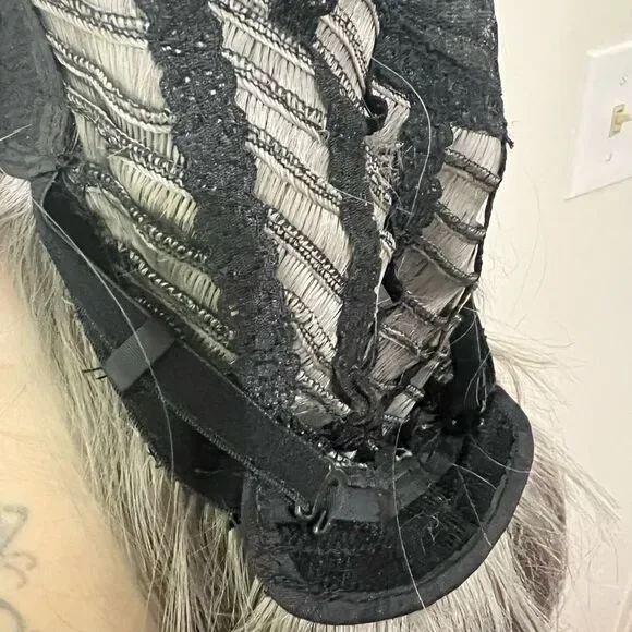 Elegant Long Wavy Gray Wig NWOT - Picture 8 of 9